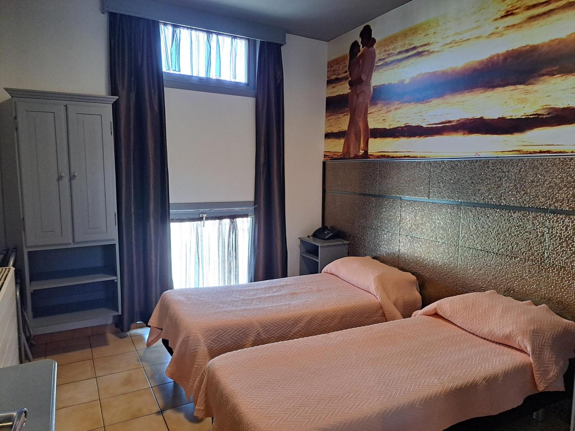 Le New Matinal Hotel La Louviere Ngoại thất bức ảnh